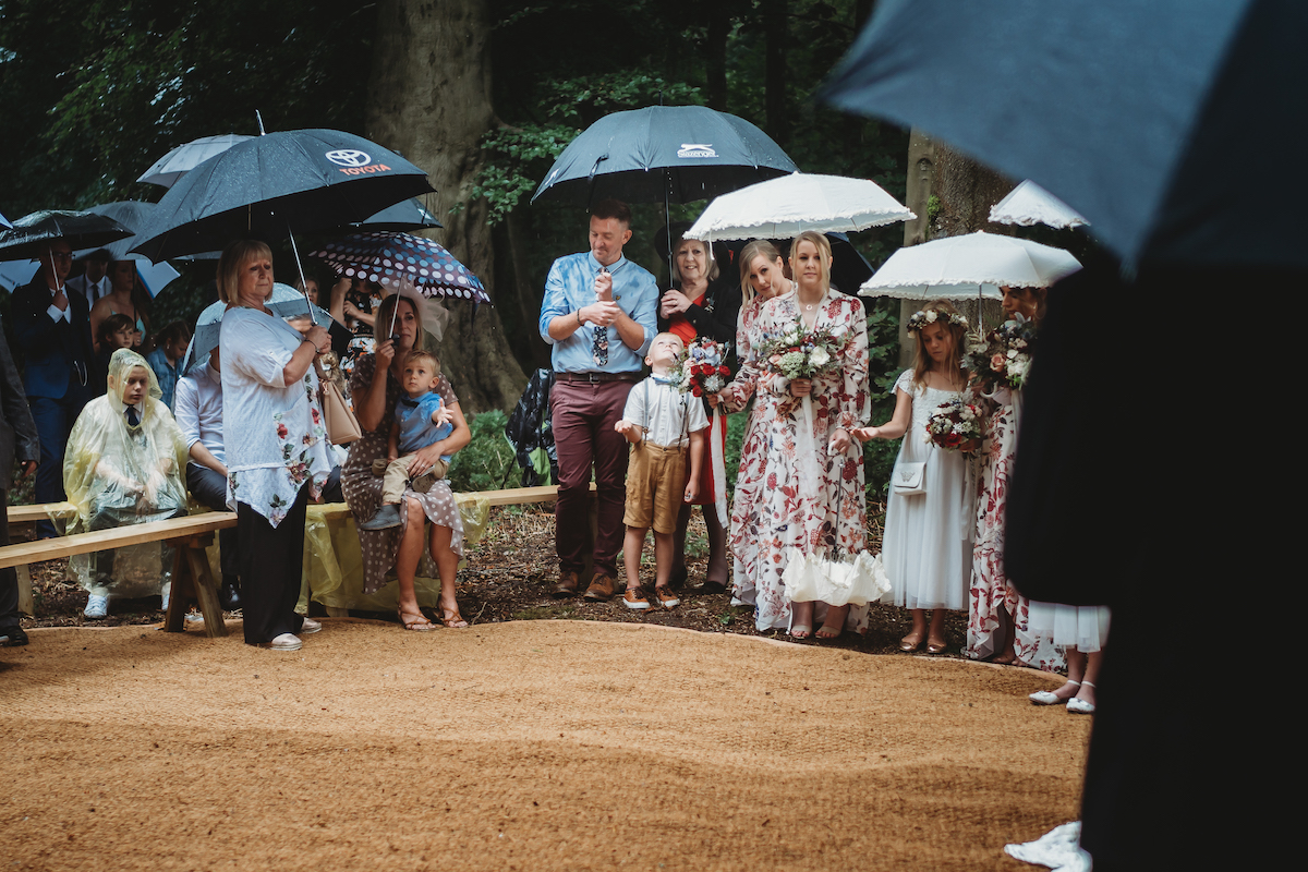 guests at a rainy woodland wedding by a berkshire wedding photographer