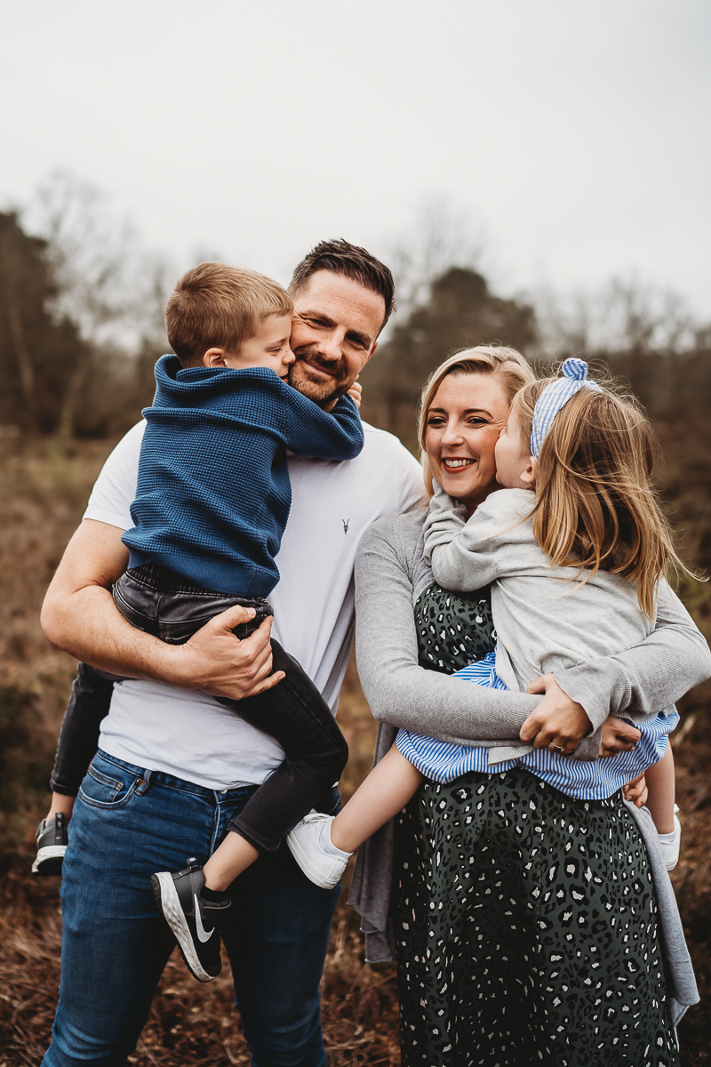 children hugging and kissing their parents 