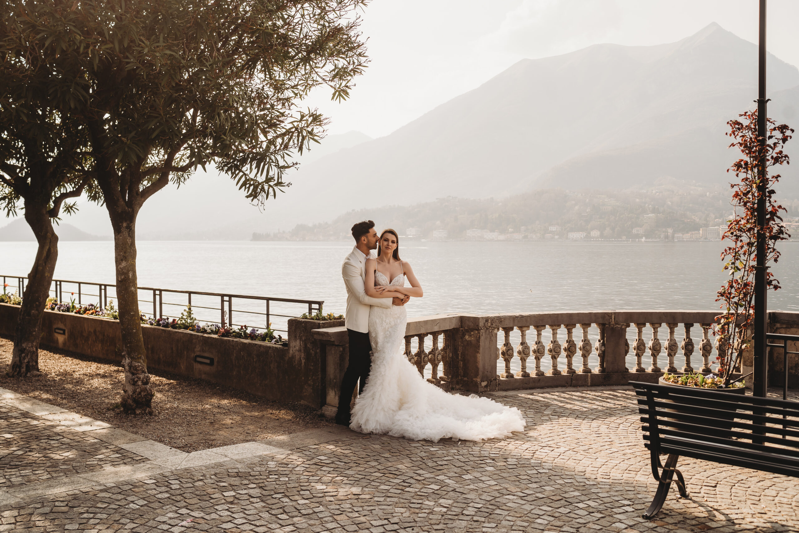 Couple cuddling together after their wedding in Milan