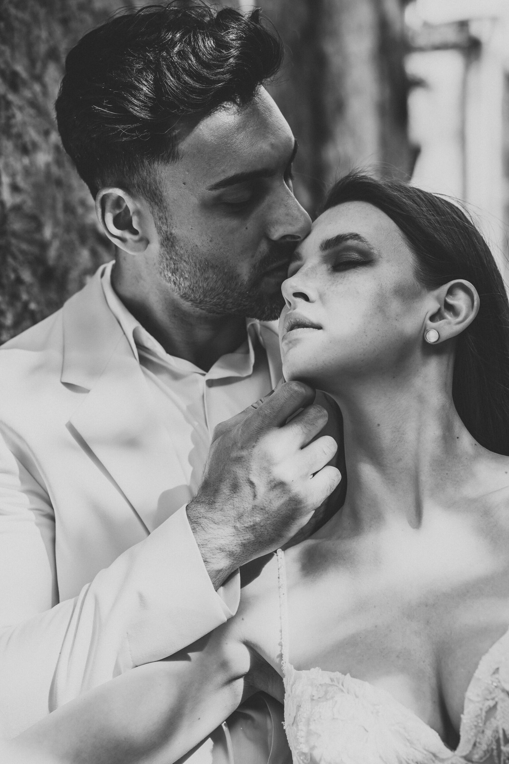 a groom kissing his wifes forehead for an italian wedding photographer
